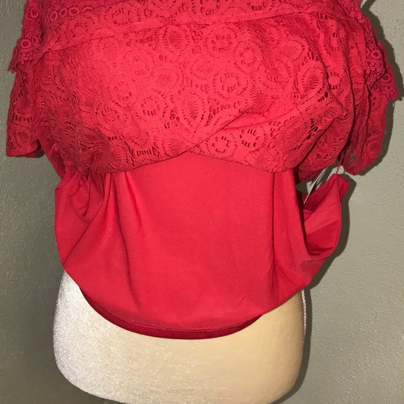 Project Runway Red Lace Cold Shoulder Top Medium - Picture 7 of 8